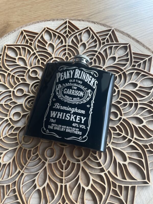 Piersiówka z grawerem Zagrawerowani 2 Piersiówka z grawerem Zagrawerowani 2