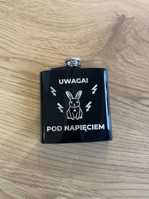 Piersiówka z grawerem Zagrawerowani 3 Piersiówka z grawerem Zagrawerowani 3