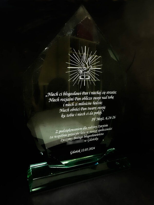 Szklana statuetka Crystal z grawerem Szklana statuetka Crystal z grawerem