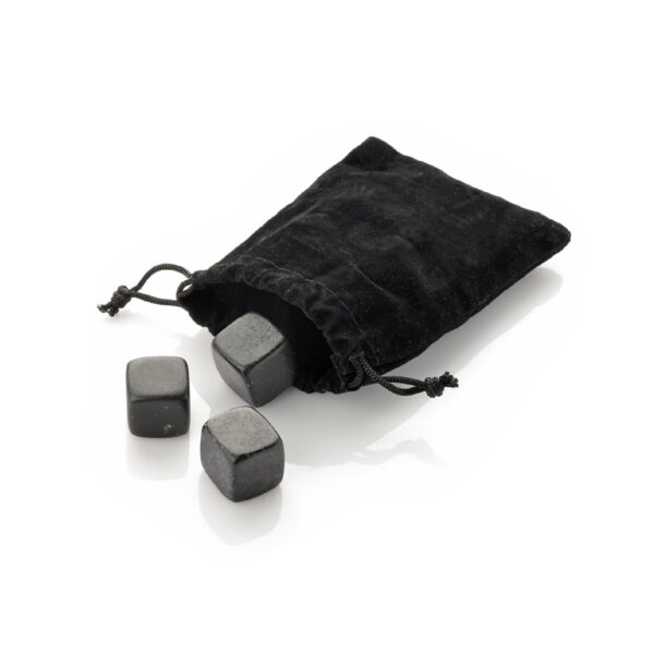 Kostki-do-whisky-zagrawerowani-perosnalizacja-03.jpg Kostki-do-whisky-zagrawerowani-perosnalizacja-03.jpg