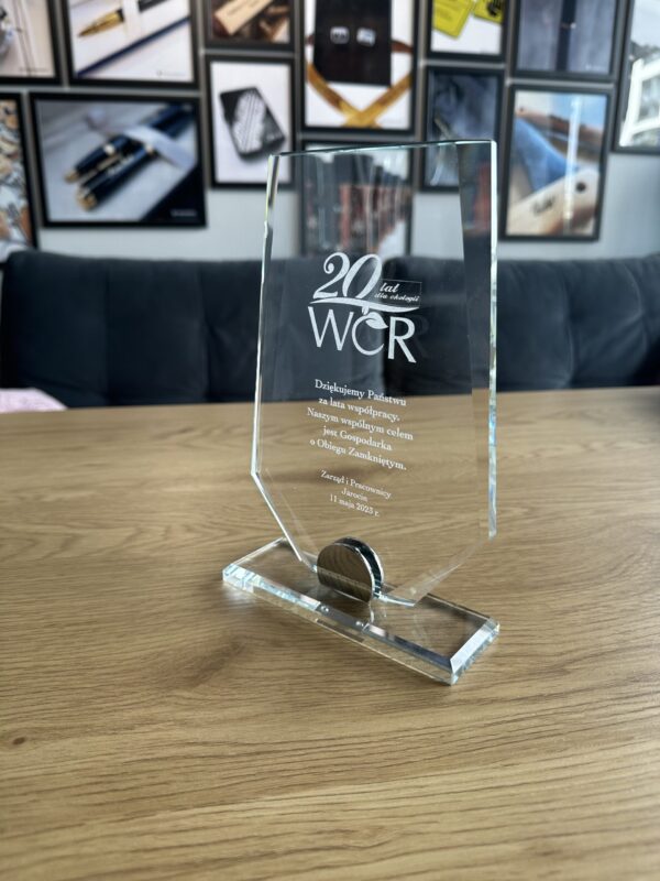 Statuetka-Flow-2-scaled-1.jpeg Statuetka-Flow-2-scaled-1.jpeg