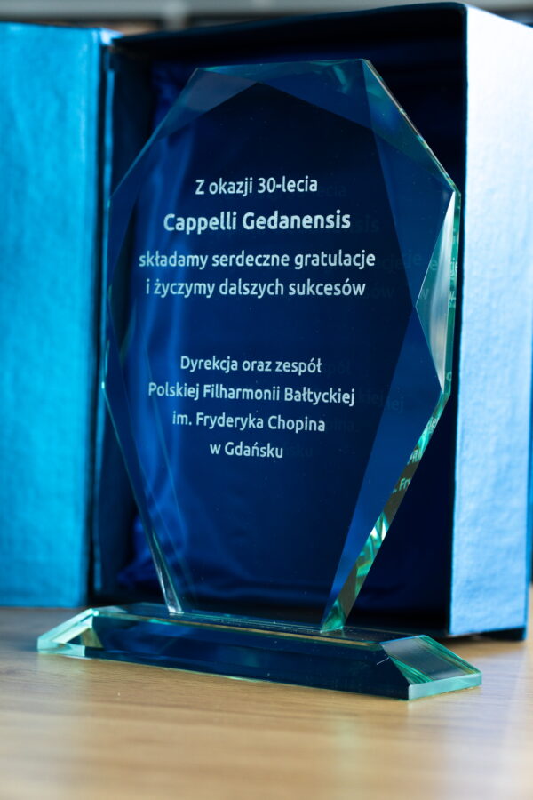 Szklana-statuetka-express-zagrawerowani.jpg Szklana-statuetka-express-zagrawerowani.jpg