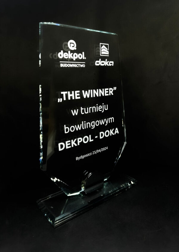 Szklana statuetka Flow z grawerem 55 Szklana statuetka Flow z grawerem 55