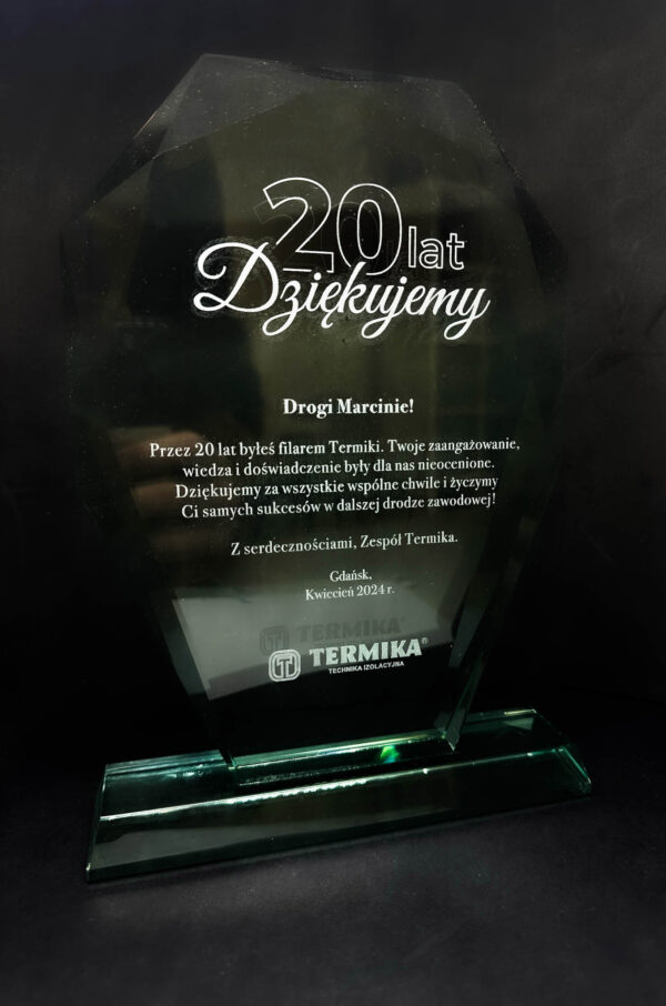 Szklana statuetka Topaz z grawerem 8 Szklana statuetka Topaz z grawerem 8