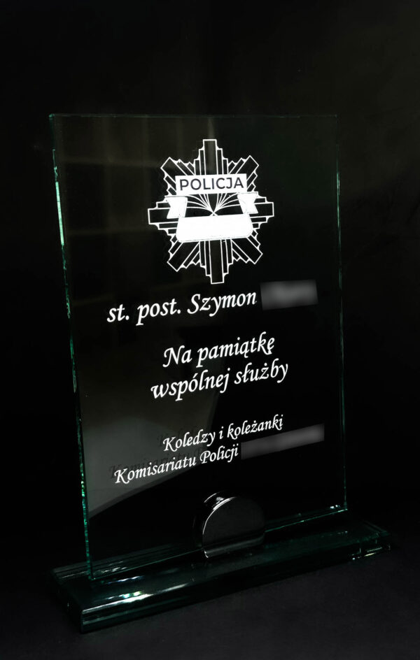 Szklana statuetka KW z grawerem Szklana statuetka KW z grawerem