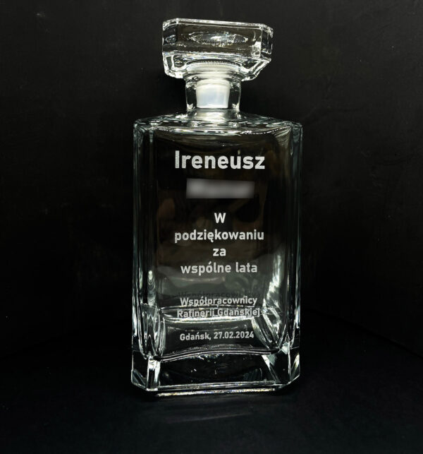 Karafka do whisky z grawerem 700 ml Karafka do whisky z grawerem 700 ml