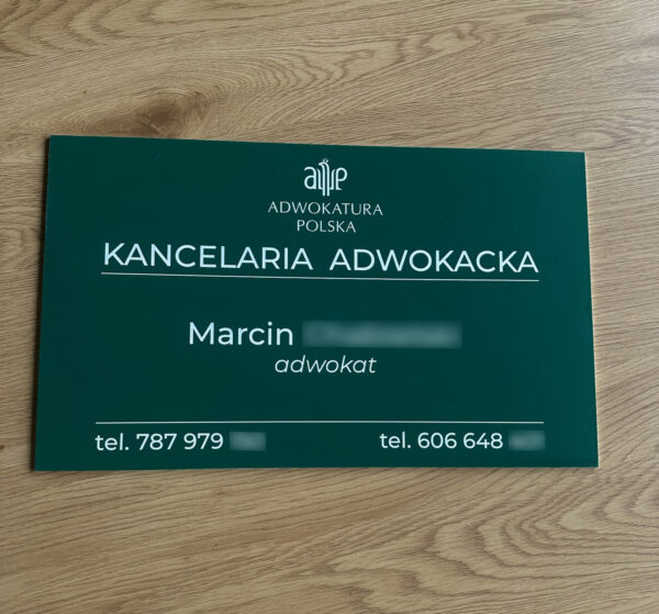 zagrawerowani szyld kancelarii adwokackiej