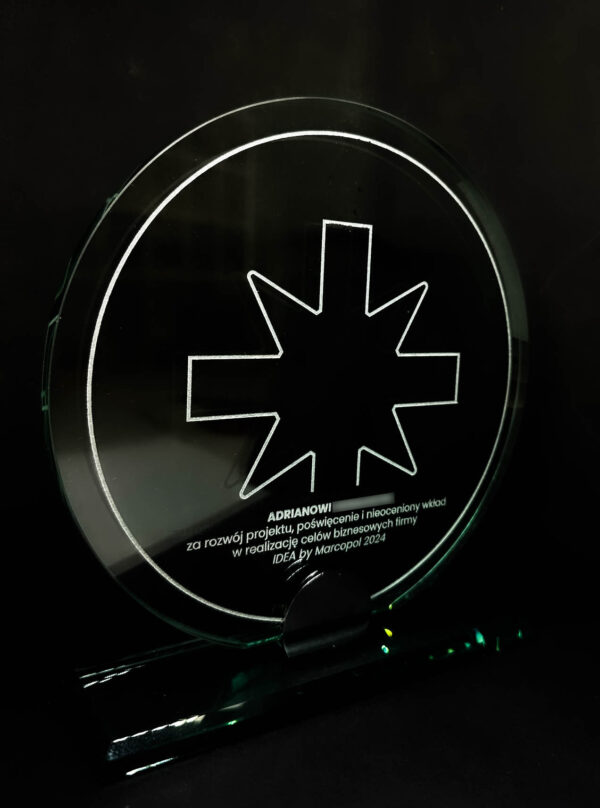 Statuetka Koło zagrawerowani Statuetka Koło zagrawerowani