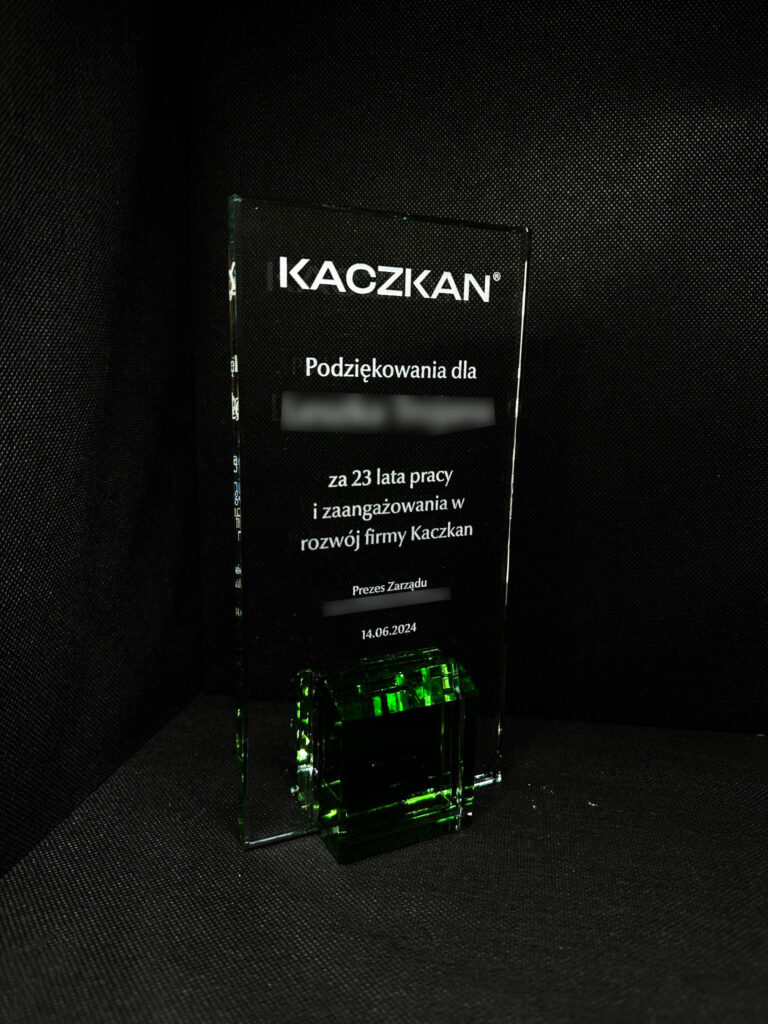 Szklana statuetka Emerald + etui