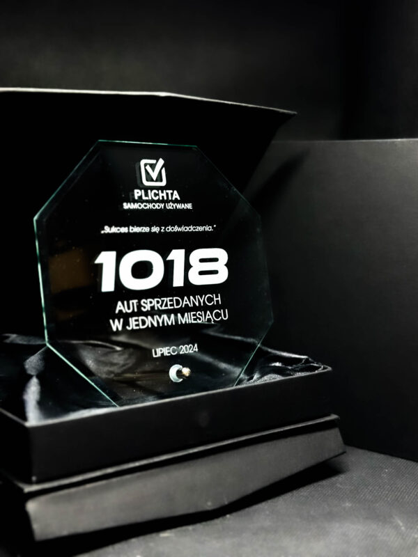 Statuetka Nelum z grawerem + etui Statuetka Nelum z grawerem + etui