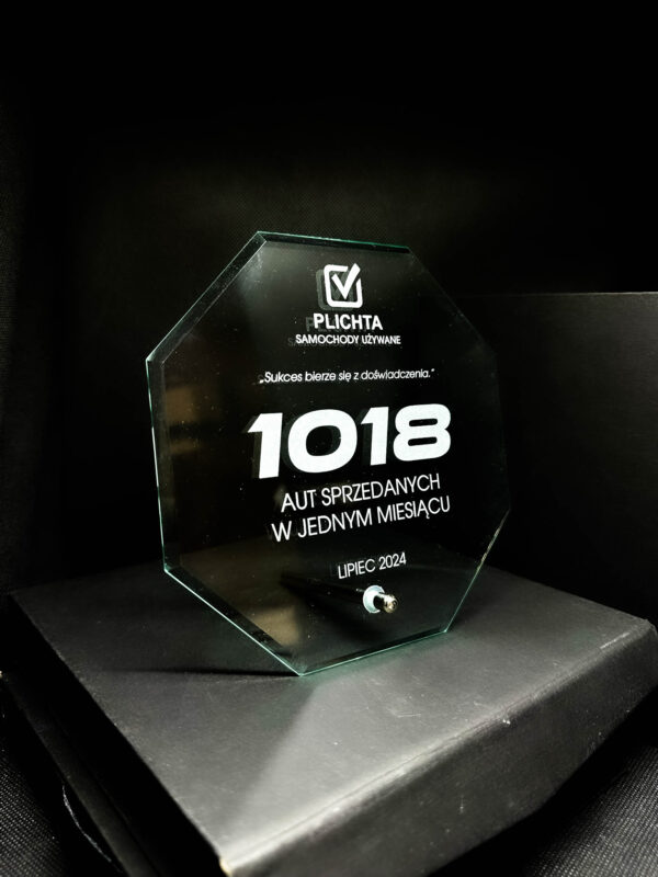 Statuetka Nelum z grawerem + etui Statuetka Nelum z grawerem + etui