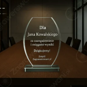 Statuetka szklana z etui G043