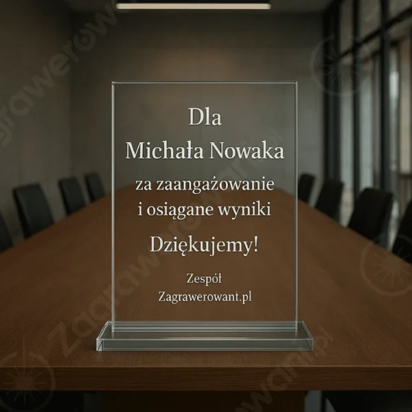Zagrawerowani-statuetka-M65