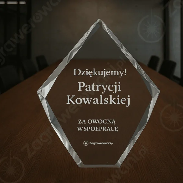 Zagrawerowani-statuetka-c036