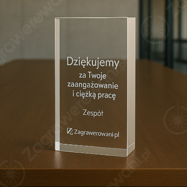 Zagrawerowani-statuetka-c056