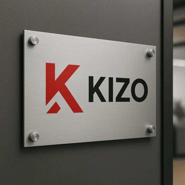 tabliczka z logo firmy