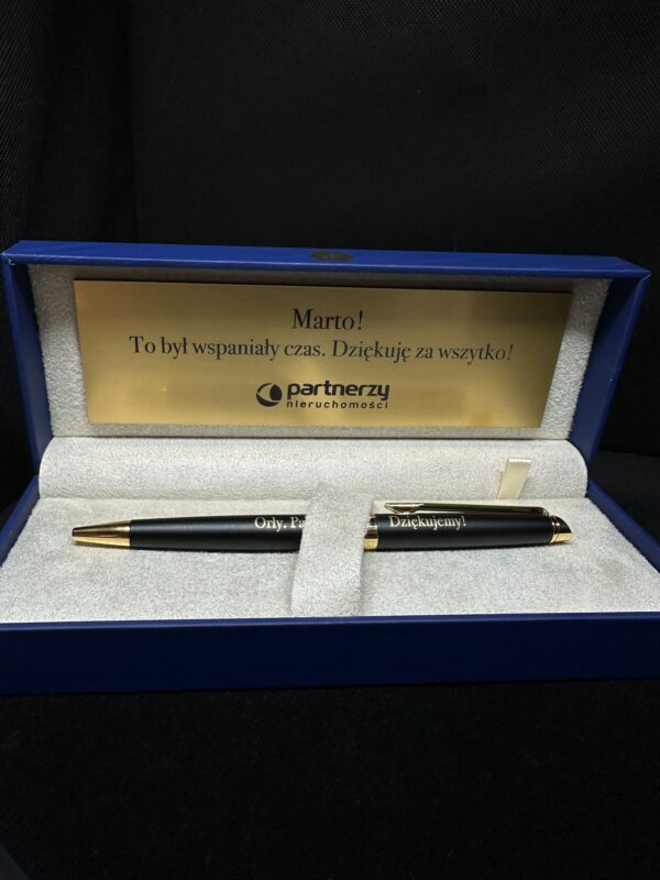 tabliczka-z-grawerem2.jpeg tabliczka-z-grawerem2.jpeg